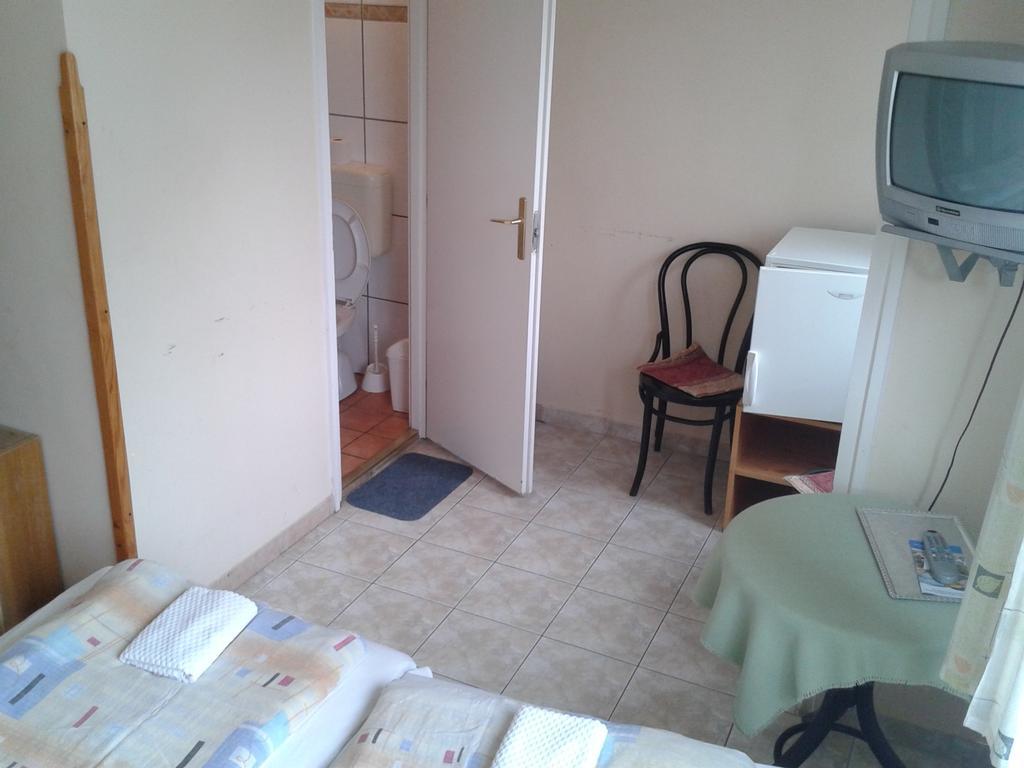 Deak Vendeghaz Apartman Hotell Hajdúszoboszló Rom bilde