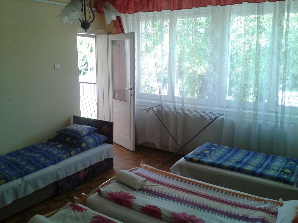 Deak Vendeghaz Apartman Hotell Hajdúszoboszló Rom bilde