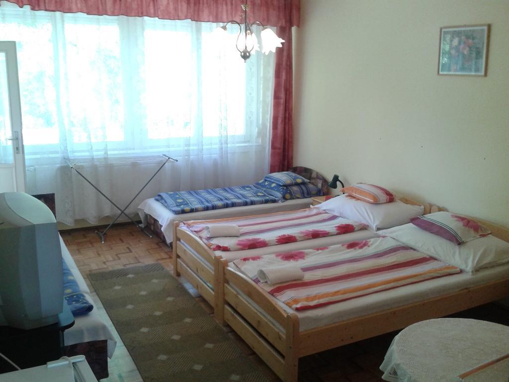 Deak Vendeghaz Apartman Hotell Hajdúszoboszló Rom bilde